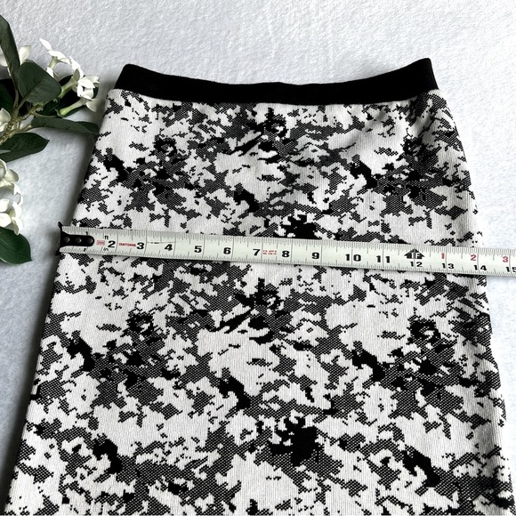 Forever 21 Sz Small Abstract Black & White Pencil Skirt - Picture 3 of 5